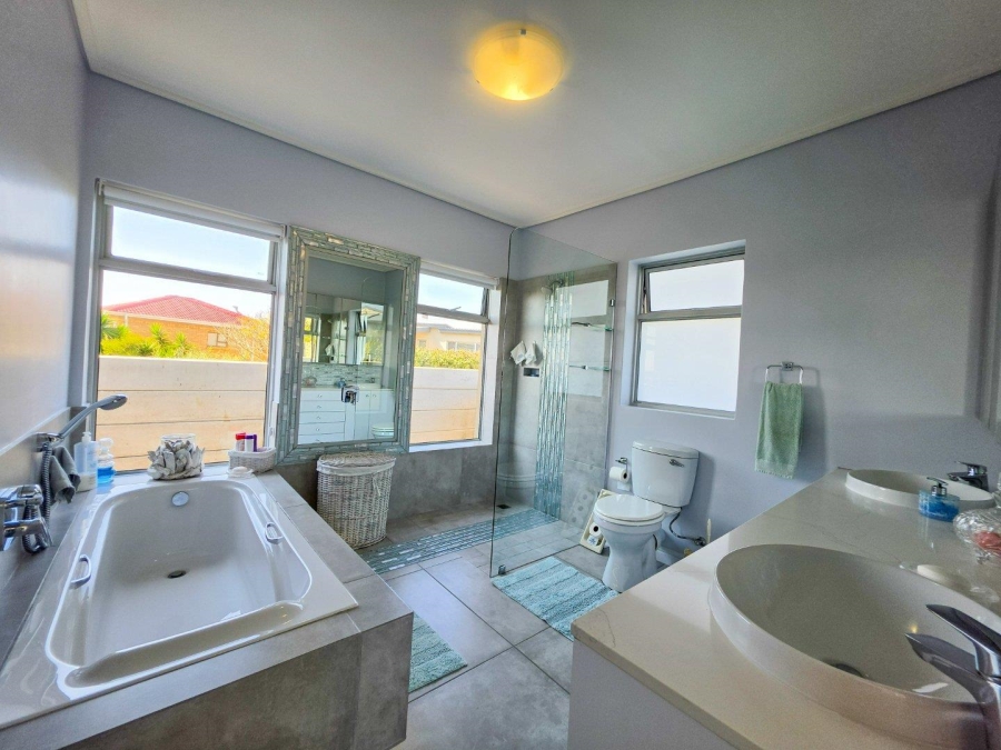 3 Bedroom Property for Sale in Stilbaai Wes Western Cape